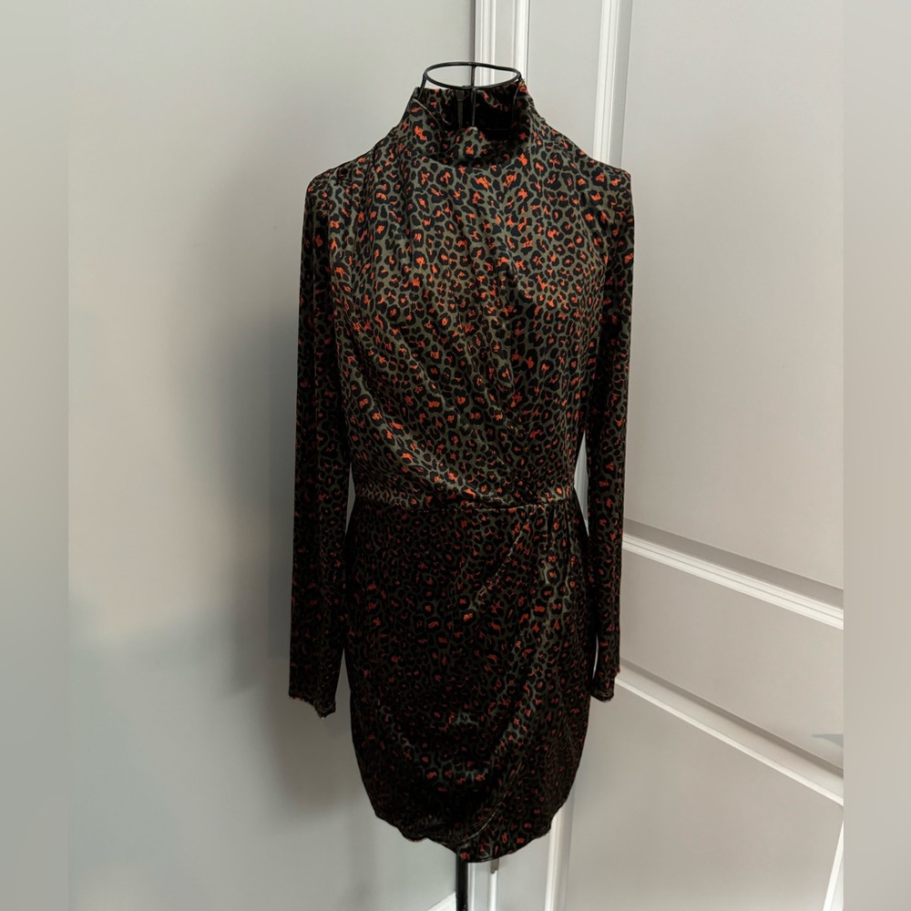 NWOT Black Halo Leopard Print Long Sleeve Dress in Olive Feline Size 8 - Picture 3 of 7